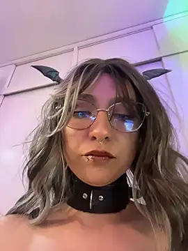 Snapshot of lilith_rr chatting on June 25, 4:23 am lilith rr online show from June 25, 4:23 am