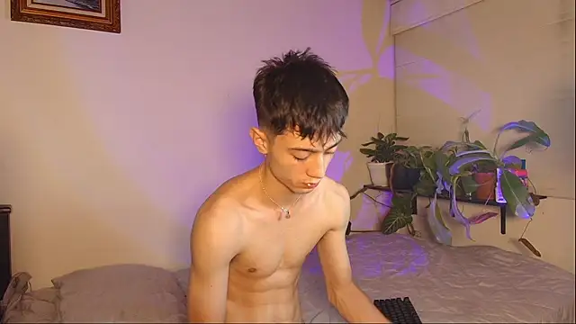 Snapshot of slowburnmystic chatting on February 8, 3:32 am slowburnmystic online show from February 8, 3:32 am