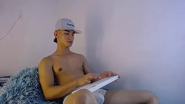 Snapshot of BabyAndy_ chatting on February 9, 10:03 pm BabyAndy online show from February 9, 10:03 pm