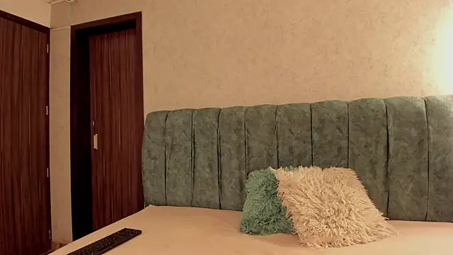 Aleera Walton online show from March 20, 7:08 pm