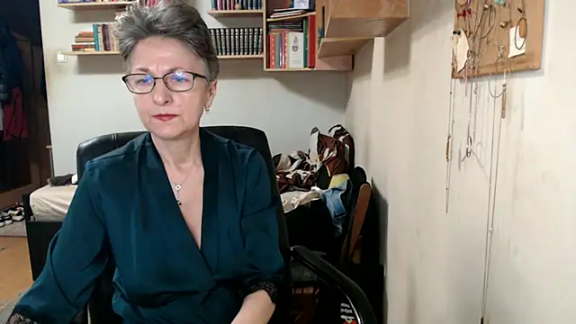 katemodel online show from October 23, 9:30 am