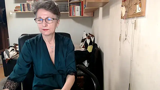 katemodel online show from October 28, 7:45 am