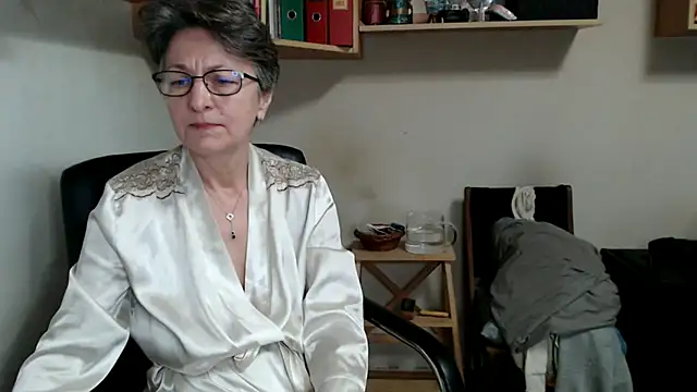 katemodel online show from November 19, 9:42 am