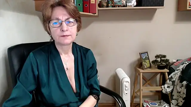 katemodel online show from February 5, 7:46 am