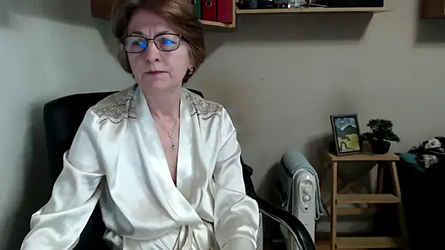 katemodel online show from March 26, 7:47 am