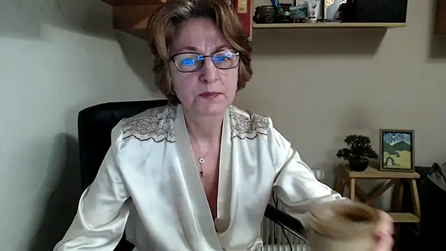 katemodel online show from April 15, 6:20 am