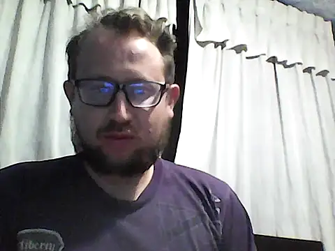 Snapshot of Ecuhot8976 chatting on May 7, 3:45 am Ecuhot8976 online show from May 7, 3:45 am