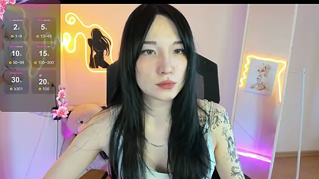 AliceeinWonderlanddd online show from March 23, 10:08 am