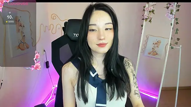 AliceeinWonderlanddd online show from March 27, 3:12 am