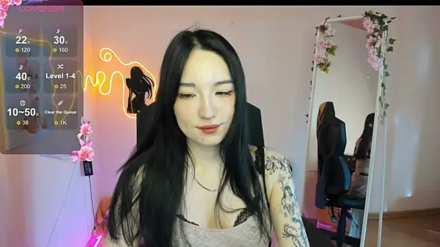 AliceeinWonderlanddd online show from April 5, 2:53 am