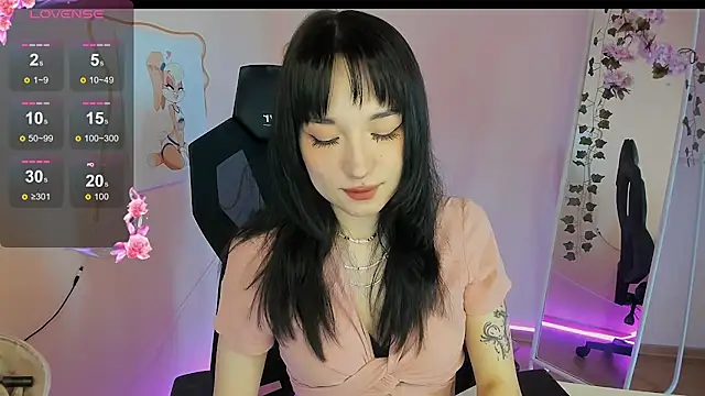 AliceeinWonderlanddd online show from April 20, 3:09 am