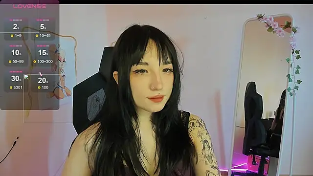 Snapshot of AliceeinWonderlanddd chatting on April 25, 2:03 am AliceeinWonderlanddd online show from April 25, 2:03 am