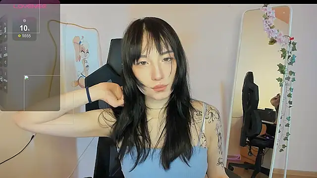 Snapshot of AliceeinWonderlanddd chatting on May 6, 2:08 am AliceeinWonderlanddd online show from May 6, 2:08 am