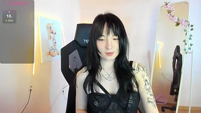 Snapshot of AliceeinWonderlanddd chatting on May 17, 2:20 am AliceeinWonderlanddd online show from May 17, 2:20 am