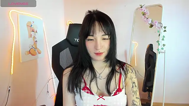 Snapshot of AliceeinWonderlanddd chatting on May 18, 3:02 am AliceeinWonderlanddd online show from May 18, 3:02 am