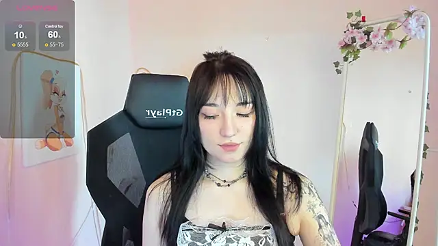 Snapshot of AliceeinWonderlanddd chatting on May 28, 2:09 am AliceeinWonderlanddd online show from May 28, 2:09 am