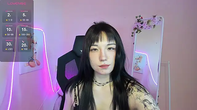 Snapshot of AliceeinWonderlanddd chatting on June 8, 2:34 am AliceeinWonderlanddd online show from June 8, 2:34 am