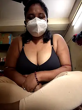 Snapshot of Curvy_Trisha chatting on February 3, 6:40 am Curvy Trisha online show from February 3, 6:40 am