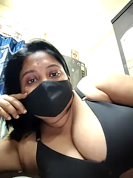 Snapshot of Curvy_Trisha chatting on February 27, 7:25 pm Curvy Trisha online show from February 27, 7:25 pm