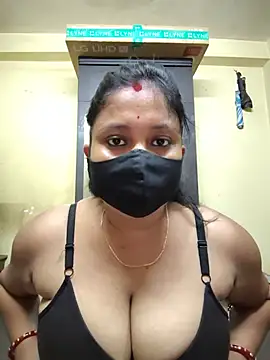 Curvy Trisha online show from May 23, 3:05 pm