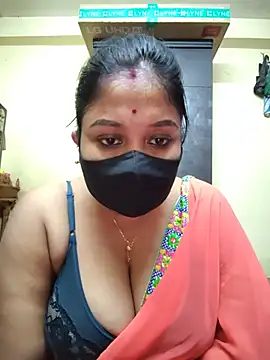 Curvy Trisha online show from July 3, 8:15 pm