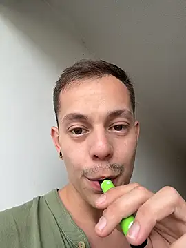 Snapshot of AxelMuller chatting on February 8, 1:03 pm AxelMuller online show from February 8, 1:03 pm