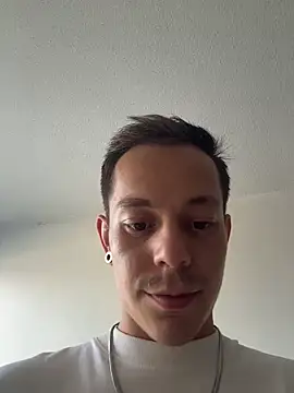 Snapshot of AxelMuller chatting on February 27, 12:49 pm AxelMuller online show from February 27, 12:49 pm