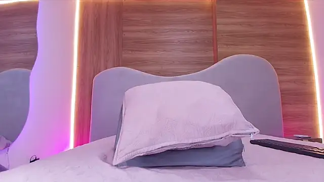 shaina adams online show from February 24, 12:03 pm