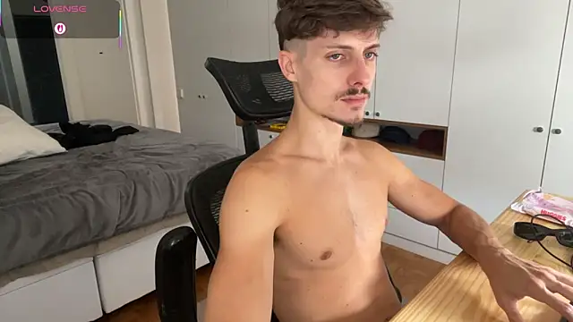 Snapshot of vitoraugustoxxx chatting on February 2, 6:39 pm vitoraugustoxxx online show from February 2, 6:39 pm