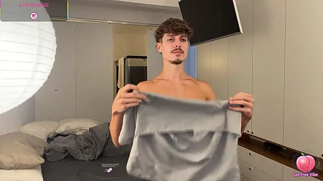 Snapshot of vitoraugustoxxx chatting on February 24, 9:13 pm vitoraugustoxxx online show from February 24, 9:13 pm