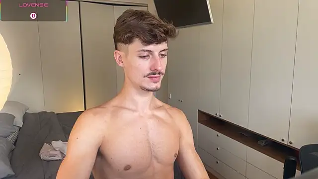 Snapshot of vitoraugustoxxx chatting on March 6, 7:21 pm vitoraugustoxxx online show from March 6, 7:21 pm