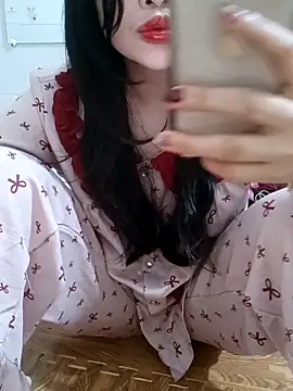 Snapshot of Moe-moex chatting on February 12, 2:28 am Moe-moex online show from February 12, 2:28 am