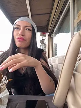 Bonny Eva online show from April 11, 1:37 pm