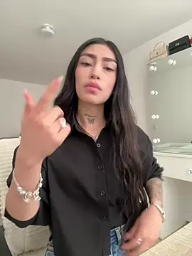 Bonny Eva online show from June 1, 7:59 pm