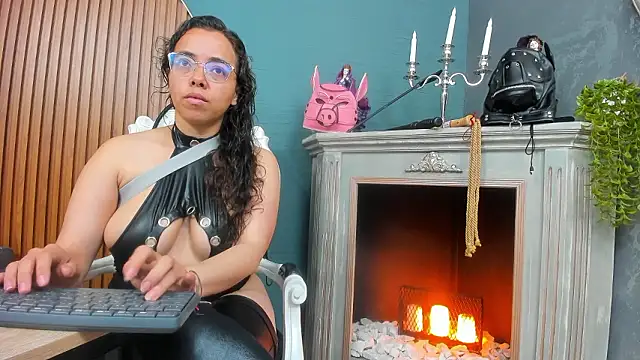 Snapshot of barbara_leython chatting on February 10, 12:53 pm barbara leython online show from February 10, 12:53 pm