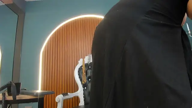 Snapshot of barbara_leython chatting on February 14, 1:30 pm barbara leython online show from February 14, 1:30 pm