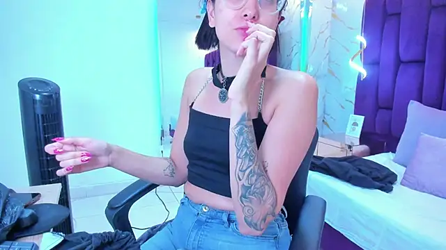 Snapshot of crystalstonee chatting on February 17, 10:05 pm crystalstonee online show from February 17, 10:05 pm