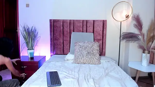 Snapshot of AylaStone chatting on February 19, 6:15 pm AylaStone online show from February 19, 6:15 pm