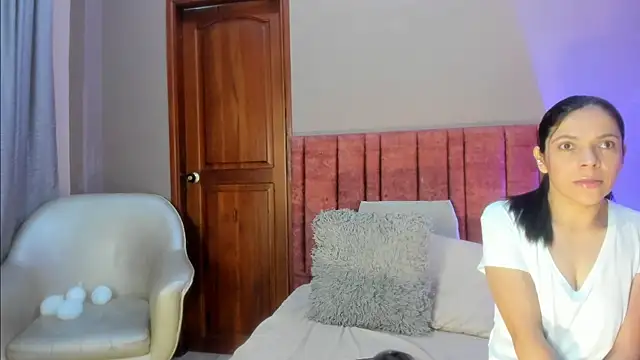 Snapshot of AnnaBroooks chatting on February 28, 11:39 pm AnnaBroooks online show from February 28, 11:39 pm