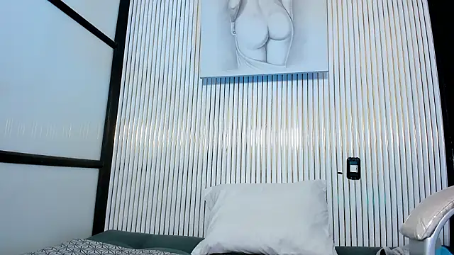 Snapshot of VenusColeman_ chatting on February 17, 8:37 pm VenusColeman online show from February 17, 8:37 pm