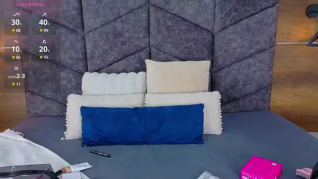 AnnieRouse   online show from May 7, 11:37 am