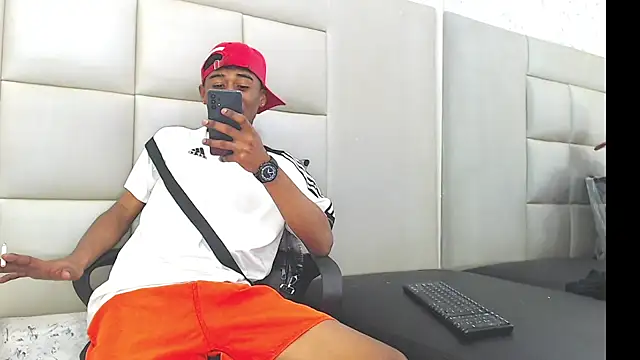 Snapshot of TonnyMarck chatting on February 3, 2:53 am TonnyMarck online show from February 3, 2:53 am