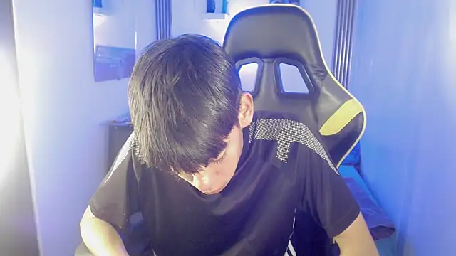 Liarr  online show from May 12, 10:40 pm