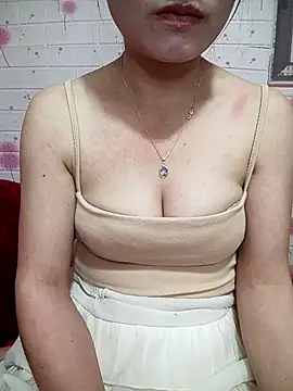 Snapshot of Suri_Sexywet_ chatting on February 25, 1:10 pm Suri Sexywet online show from February 25, 1:10 pm