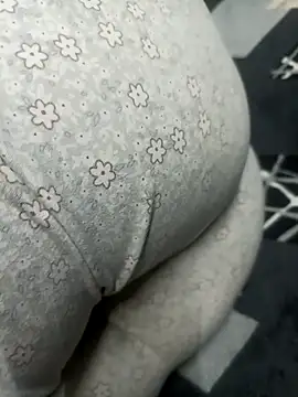 Snapshot of Sexyqueen102_ chatting on February 28, 5:36 pm Sexyqueen102 online show from February 28, 5:36 pm