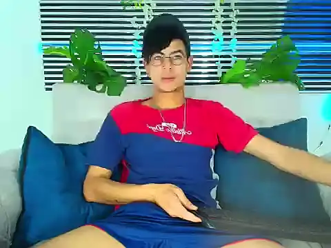 ThiiagoSaeenz online show from February 9, 4:00 pm