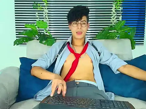 ThiiagoSaeenz online show from February 11, 4:01 pm