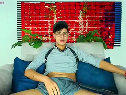 ThiiagoSaeenz online show from February 16, 4:14 pm