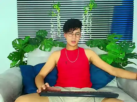 ThiiagoSaeenz online show from March 1, 4:25 am