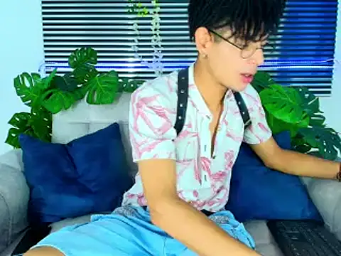 ThiiagoSaeenz online show from March 10, 5:07 pm